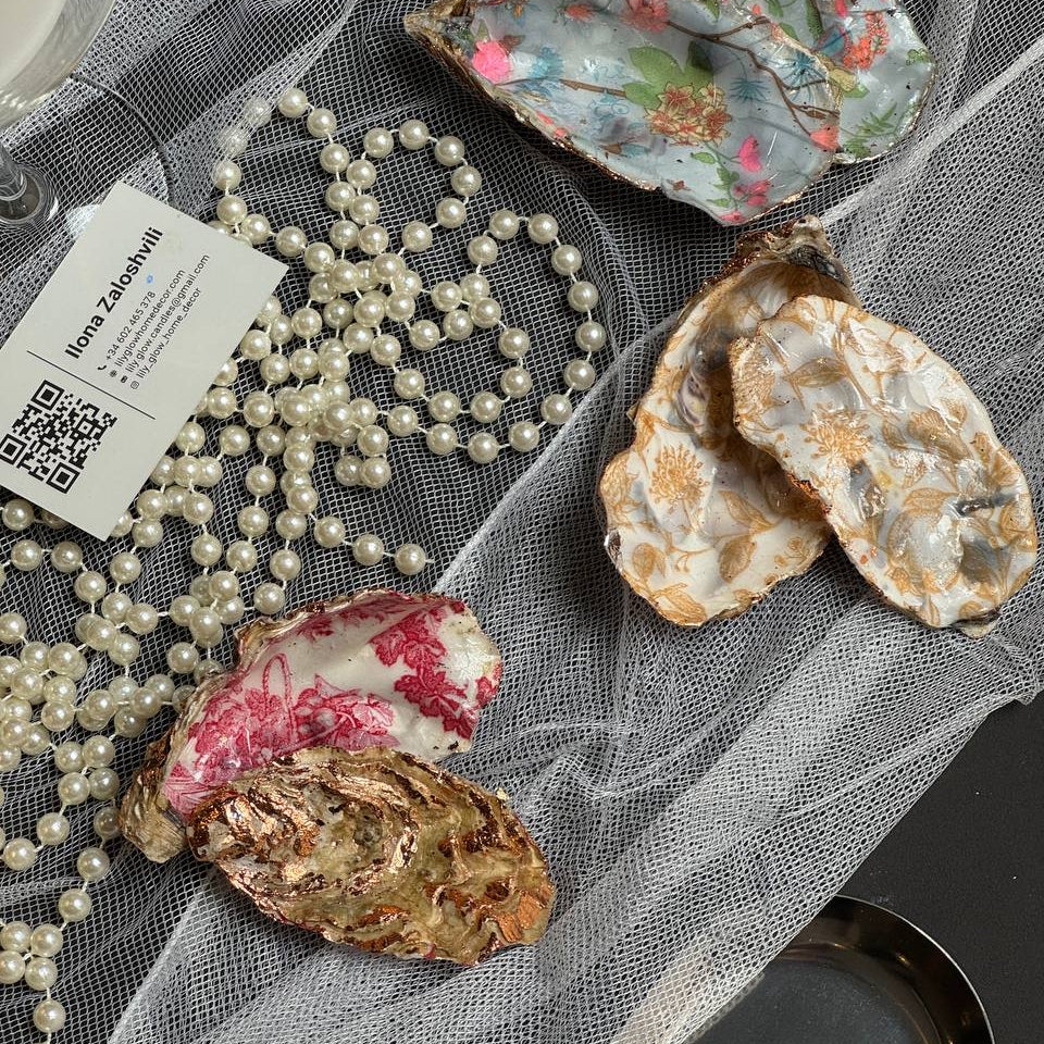 Oyster shell jewelry box for storing rings and small accessories – Lily Glow Decor