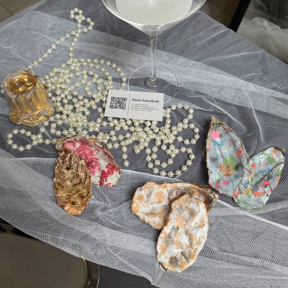 Oyster shell jewelry box for storing rings and small accessories – Lily Glow Decor