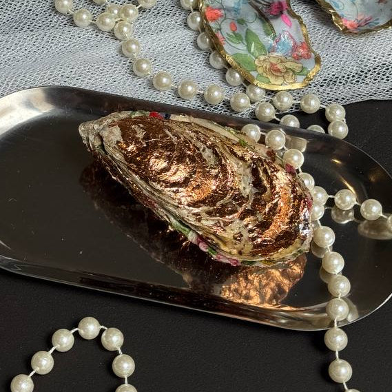 Oyster shell jewelry box for storing rings and small accessories – Lily Glow Decor