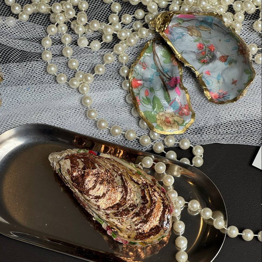 Oyster shell jewelry box for storing rings and small accessories – Lily Glow Decor