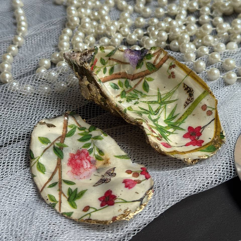 Oyster shell jewelry box for storing rings and small accessories – Lily Glow Decor