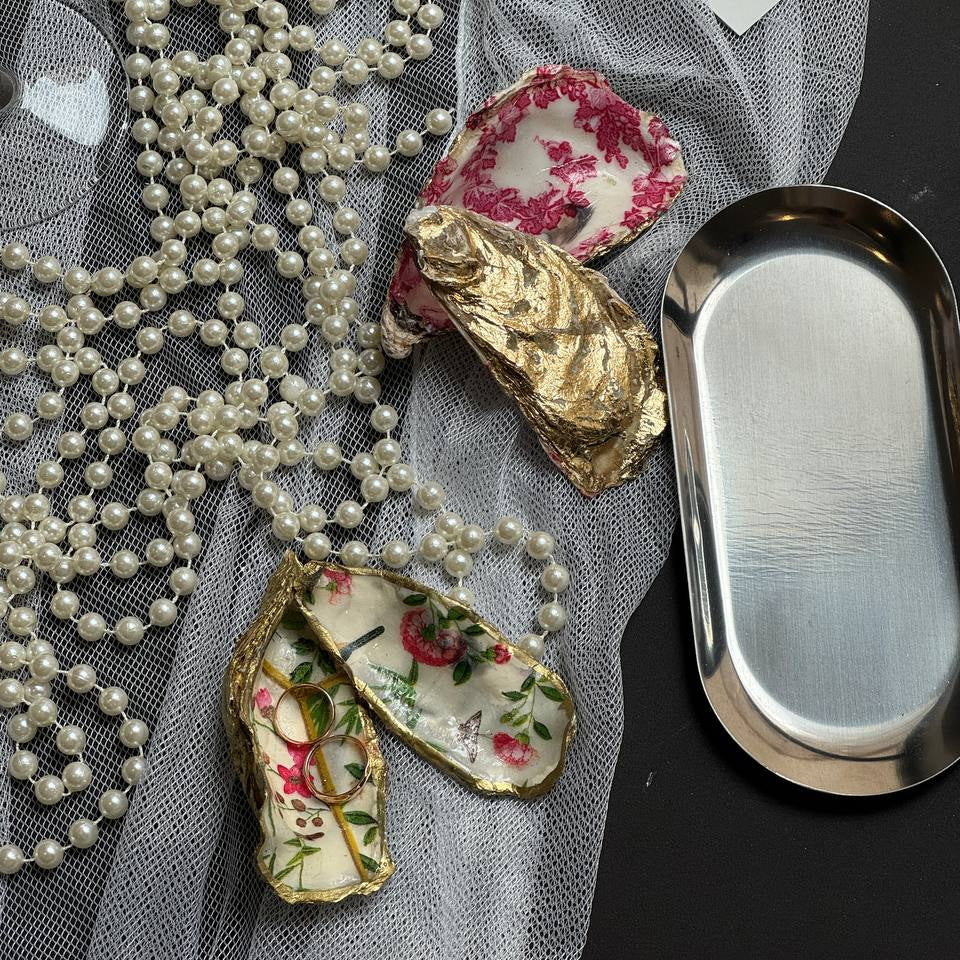 Oyster shell jewelry box for storing rings and small accessories – Lily Glow Decor