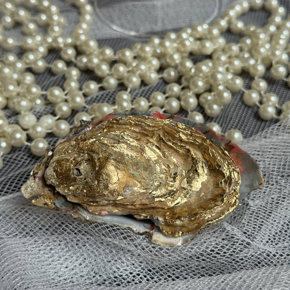 Oyster shell jewelry box for storing rings and small accessories – Lily Glow Decor