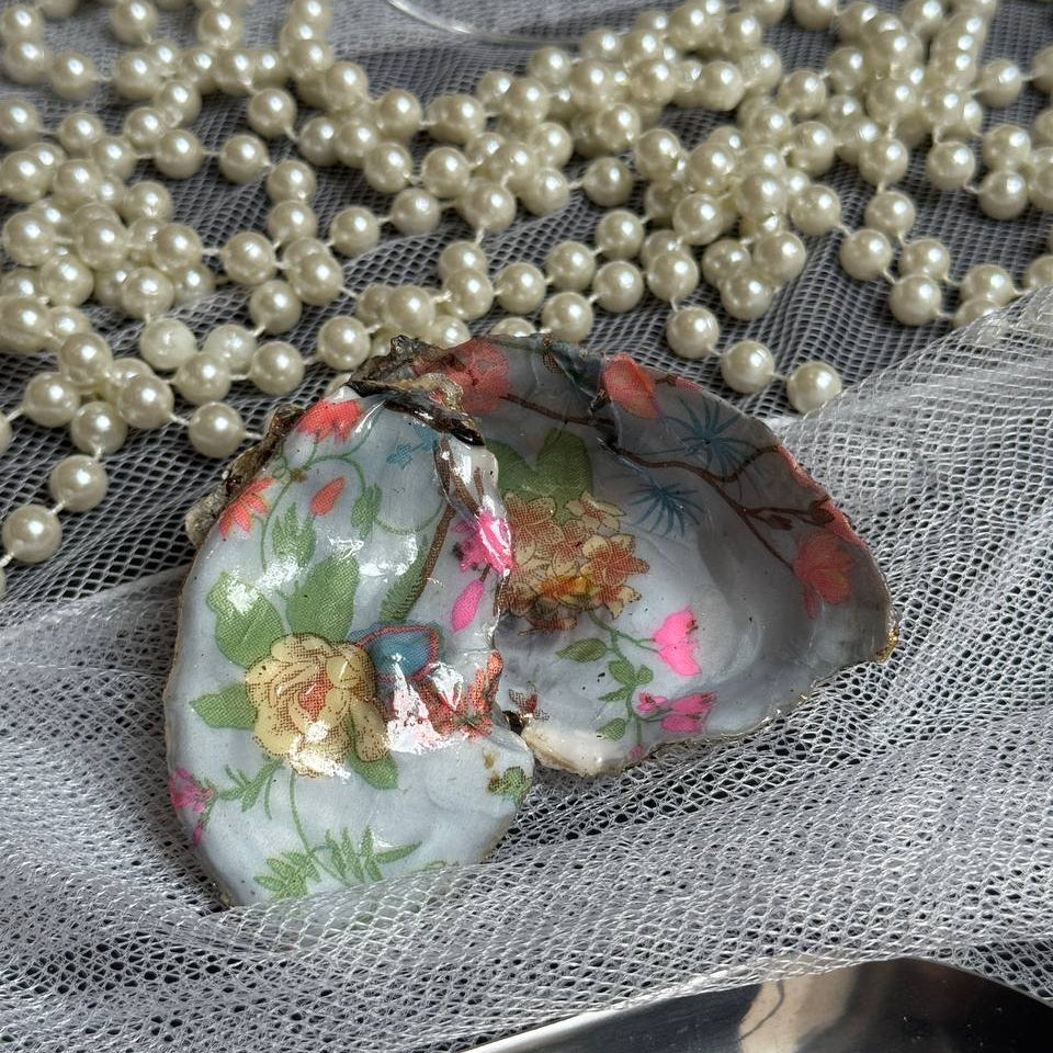 Oyster shell jewelry box for storing rings and small accessories – Lily Glow Decor