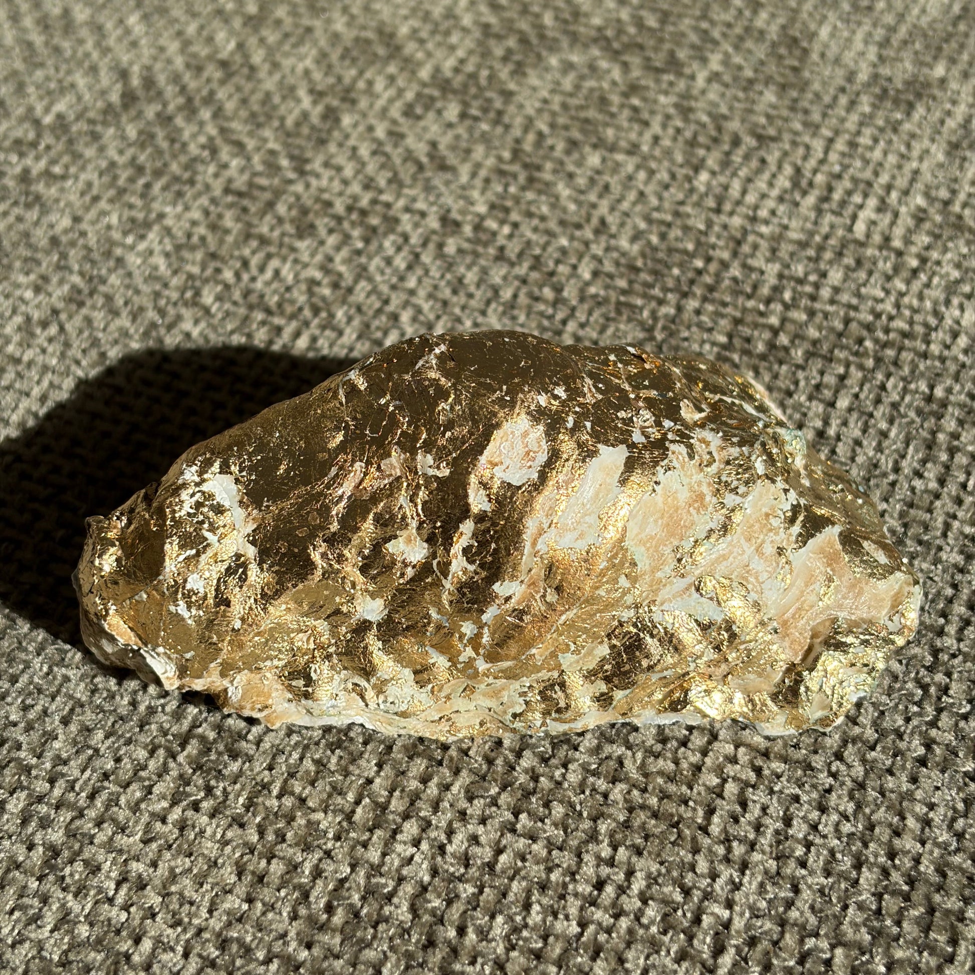 Gold-edged oyster shell candle with iridescent wax pearls – Lily Glow Home Decor