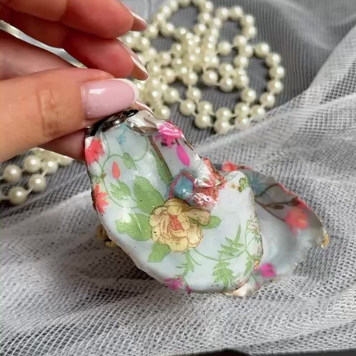Oyster shell jewelry box for storing rings and small accessories – Lily Glow Decor
